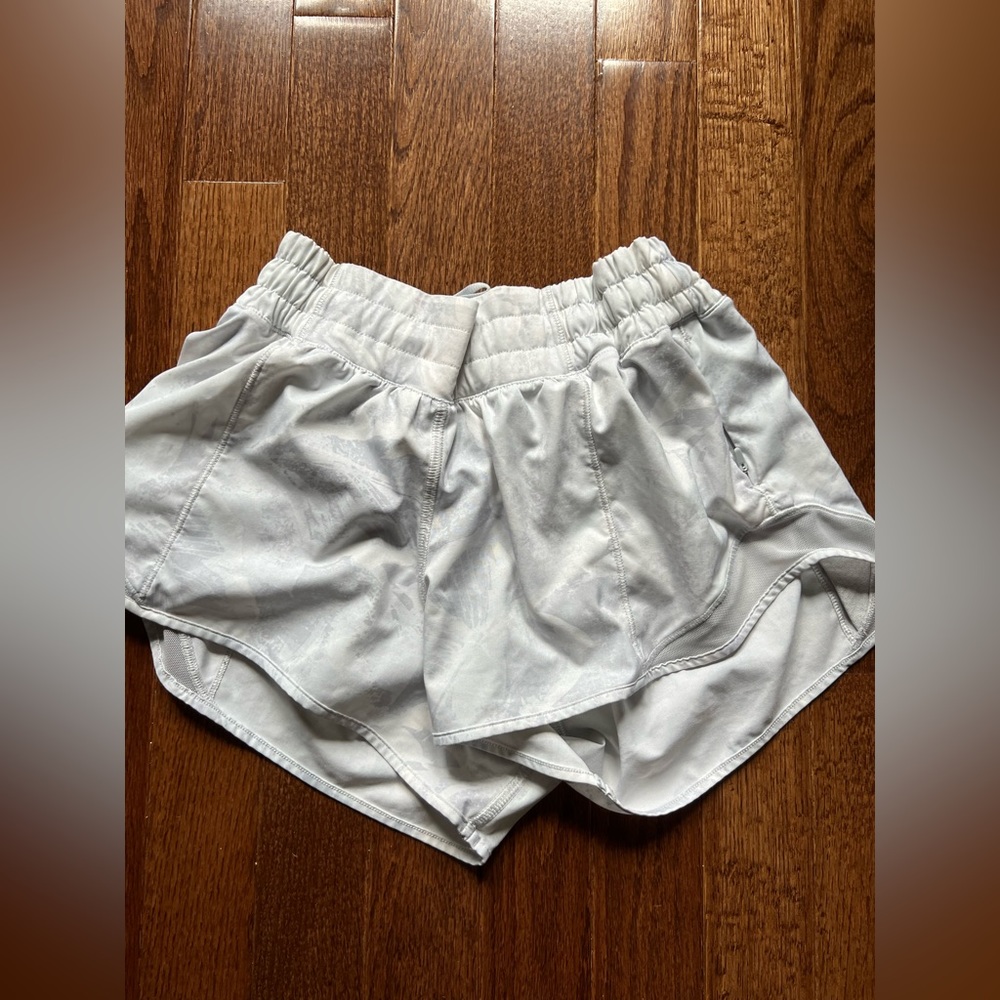 Lululemon grey patterned hotty hot shorts